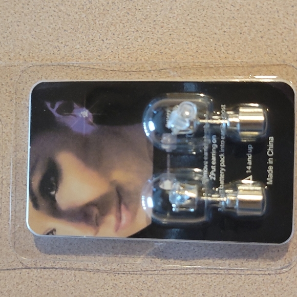 See new listing 💕Bundle 3/$18 LED Light up earrings Platube CZ - Picture 3 of 4